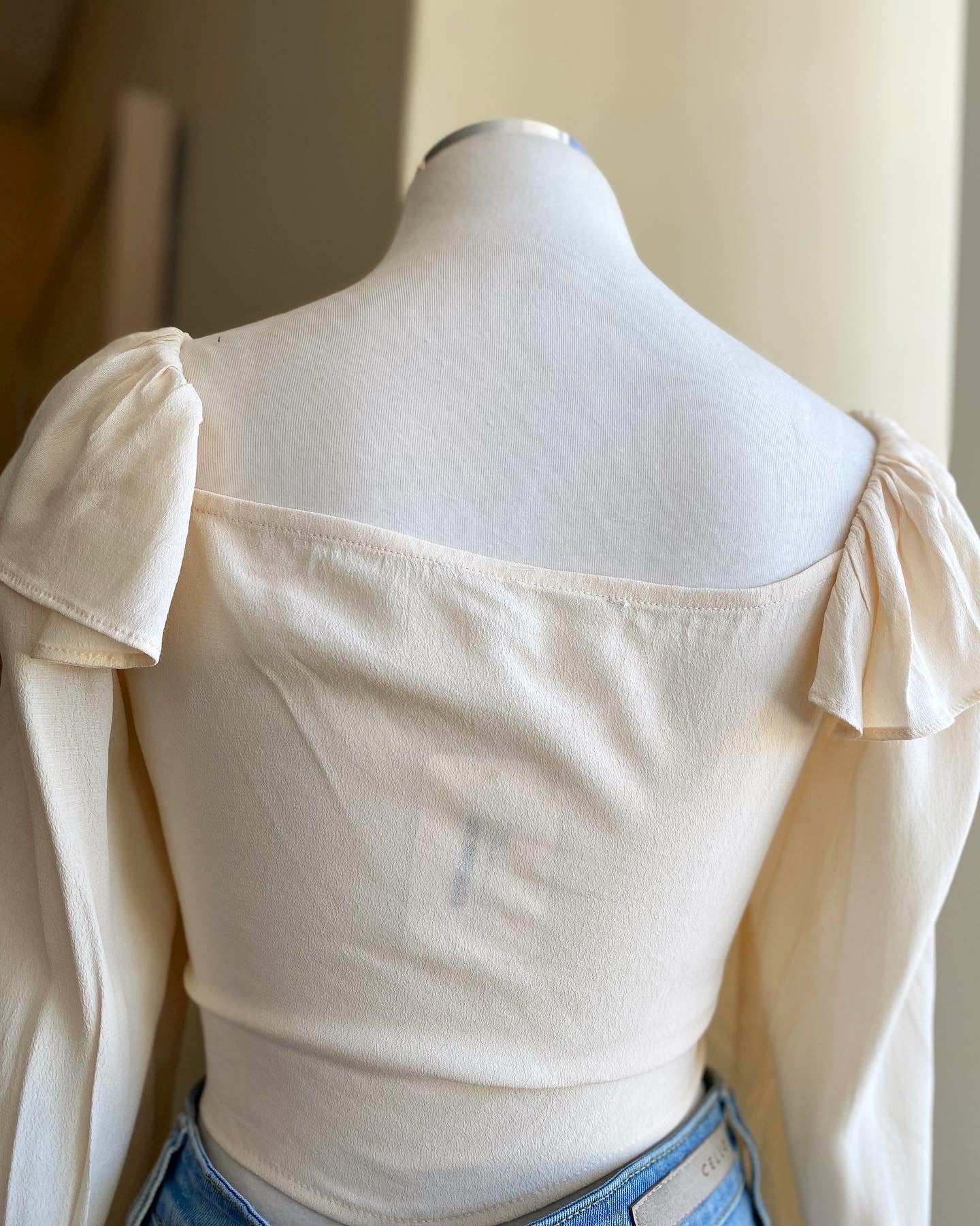 Solid Ruffle Mid Tye Crop Top