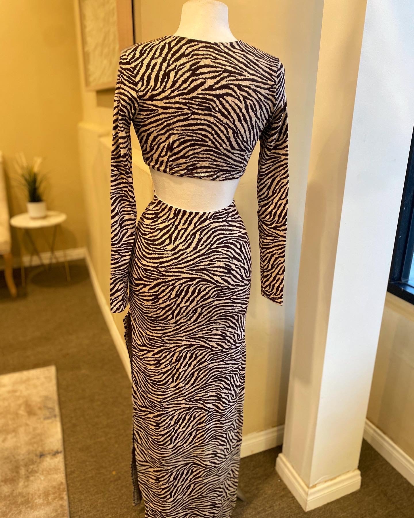 Cutout Zebra Maxi