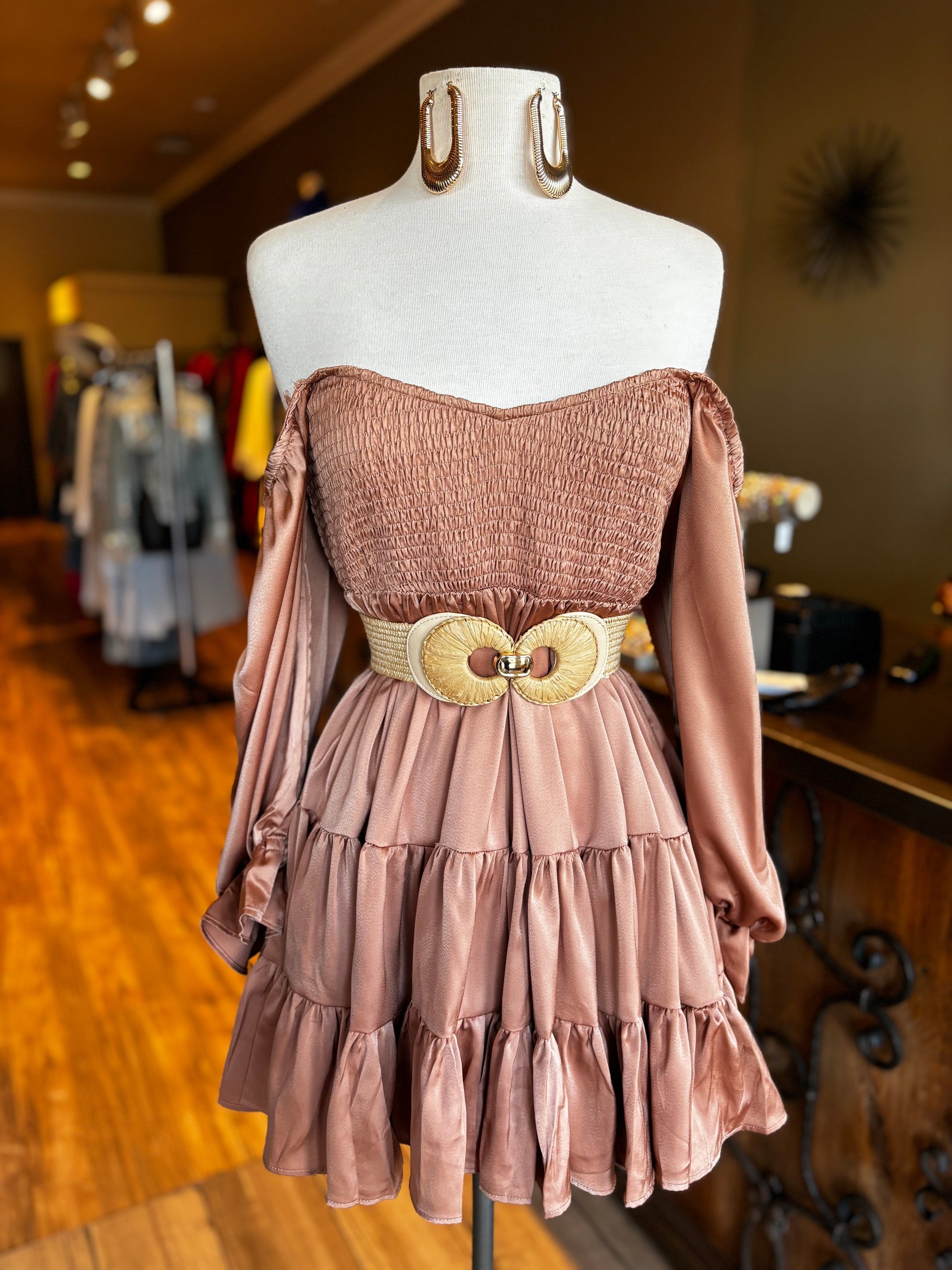 halter chiffon maxi dress Nadine / Blue | MESHKI Windsor Shayna Corset Bodycon MID THIGH Color:Mustard Yellow A sleek clutch bag