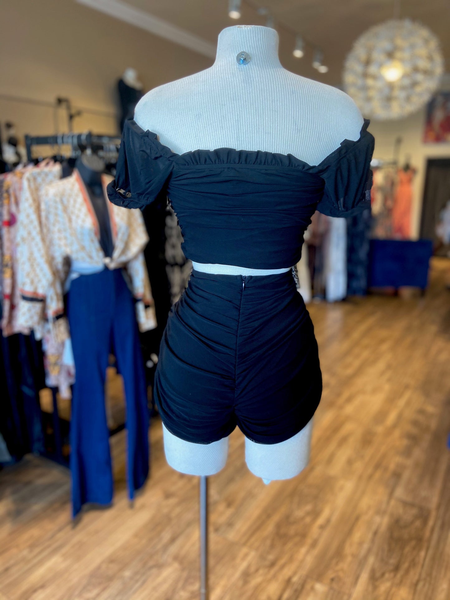 Ruffle Scrunge Shorts Set