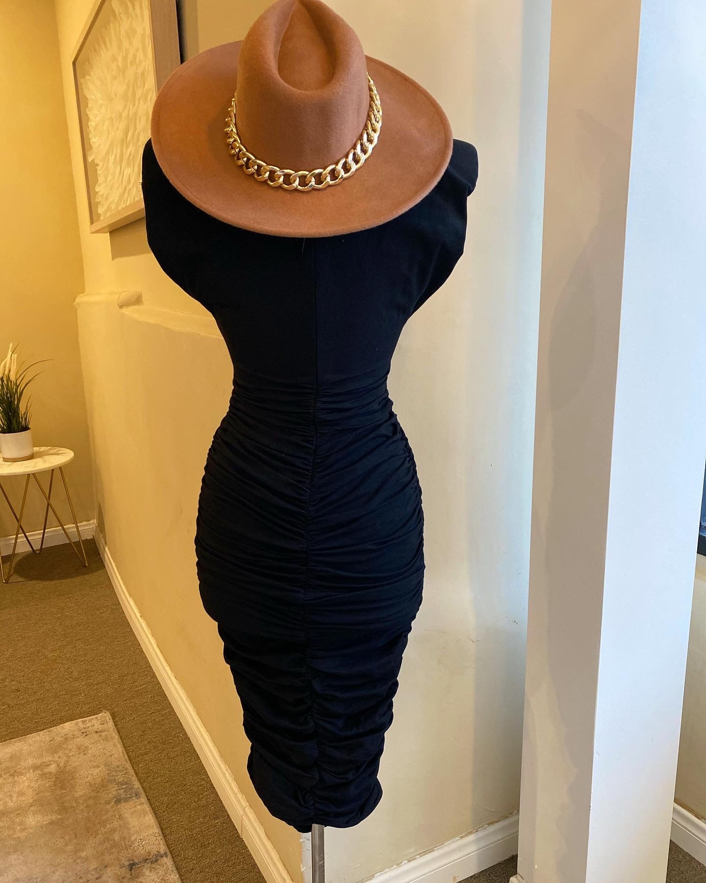 Shoulder Pad Scrunge Midi