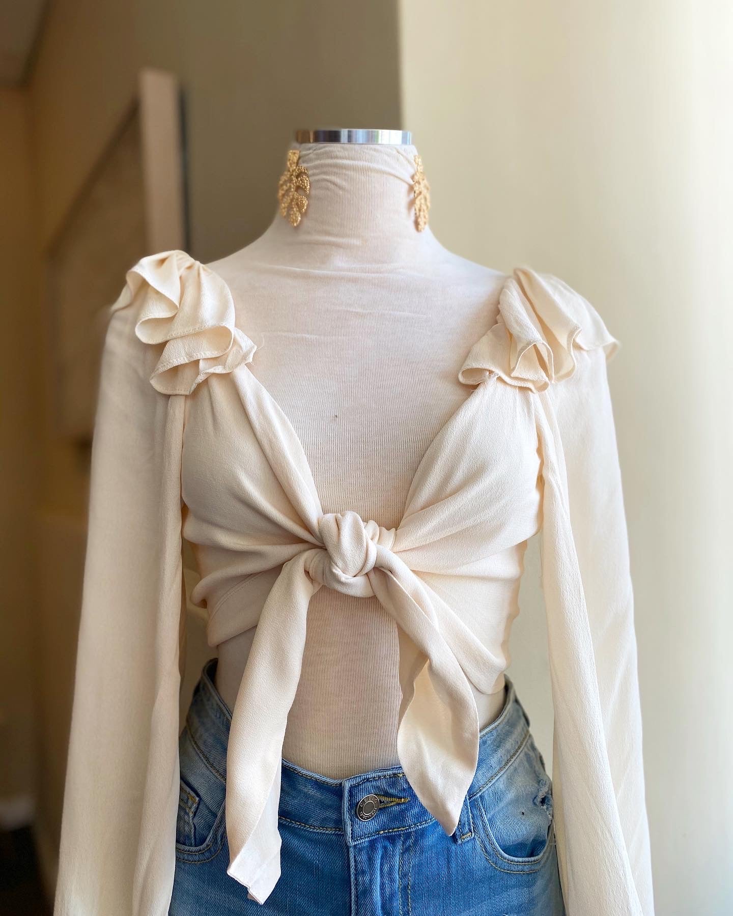 Solid Ruffle Mid Tye Crop Top