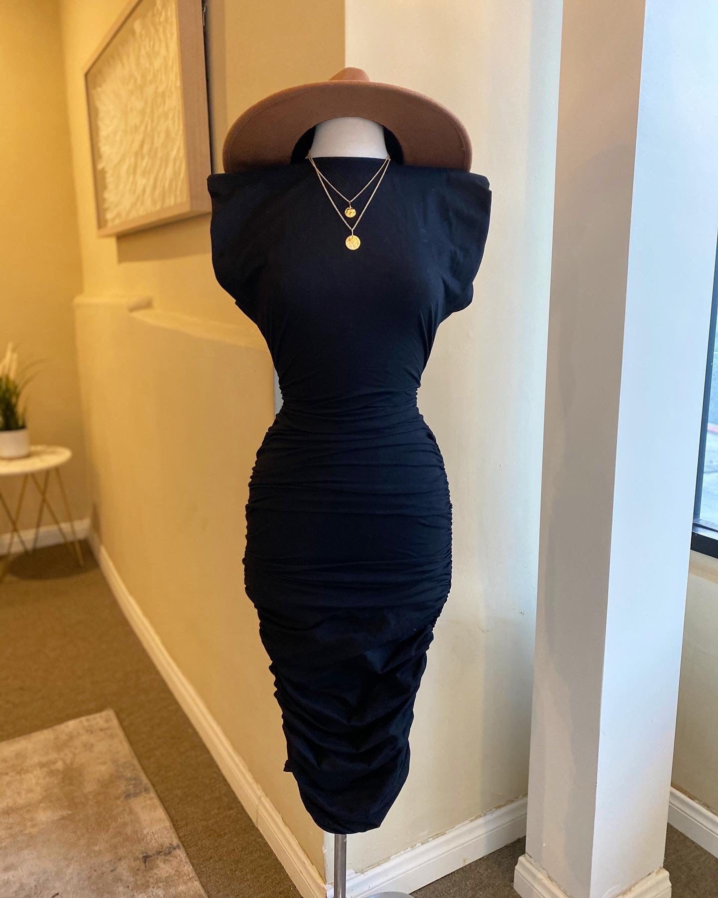 Shoulder Pad Scrunge Midi